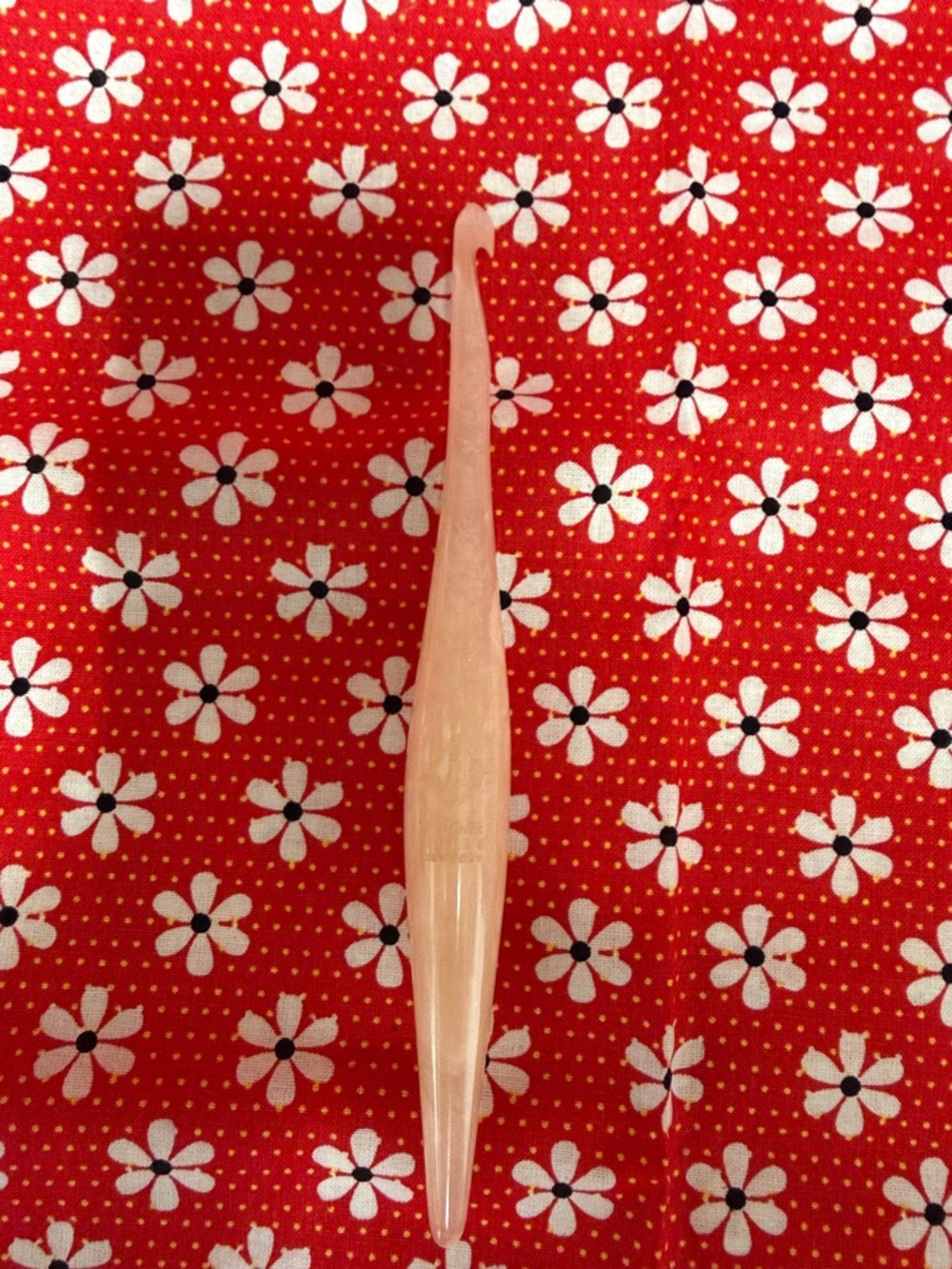 Pale White Crochet Hook - Lightweight Resin Hook from Furls size 7.00 mm or L